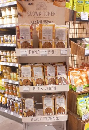 fertiges bananenbrot at SuperBioMarkt - Nordstrasse in Dusseldorf