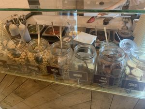 a choice of toppings (not marked as vegan)  at Mistura - Augusto Figueroa in Madrid