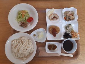 Inaniwa udon lunch set: specify kombu broth at Sweet Market in Akita