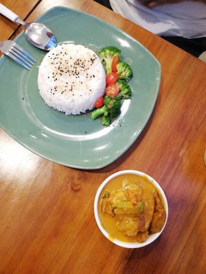 Curry fish rice at SoFood 尚素 in Northeast Singapore