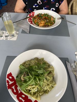 Pasta pesto en wokschotel at Taverne Charmant in Gronsveld