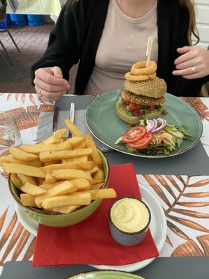 Vegan burger at Taverne Charmant in Gronsveld
