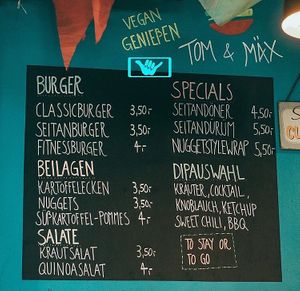 👍🏼 Dazu noch die veganen Kuchen 😋 at Hang Loose Bar in Rosenheim