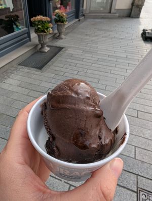 Sachertorte Eis at Surace - Promenade in Linz