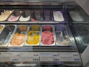 Eisauswahl at Surace - Promenade in Linz