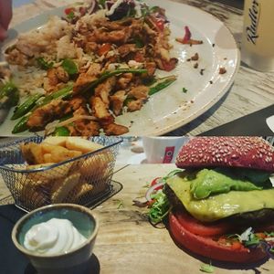 Vegan burger and vegan chicken at Grand Café de Kei in Veenendaal