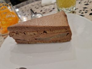 Schokokuchen mit Birne at Maison Sukoon in Paris