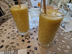 Mangolassi mit Kokosmilch at Maison Sukoon in Paris