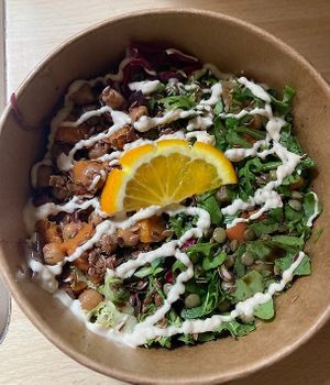 Mixed salad bowl at Maison Sukoon in Paris