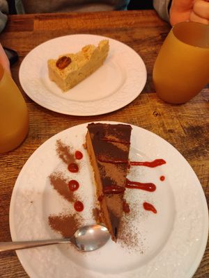 Gâteau mousse au chocolat/ gâteau vanille pécan at Maison Sukoon in Paris
