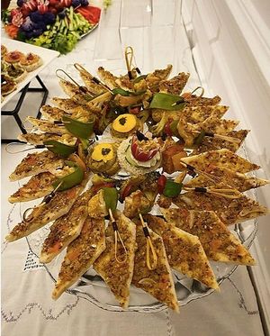 Our twist of the Lebanese Manakish, served for an art exhibition. 

We encourage vegan food to be the norm for professional events, as everyone can eat them !  at Maison Sukoon in Paris