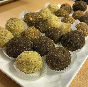 Our vegan, organic and sugar free energy balls ! 

Here we have : 
- Classic Punjabi inspired Energy Ball 
- Coconut 
-Dark Chocolate 
Served as coffee treat for a professional eve at Maison Sukoon in Paris