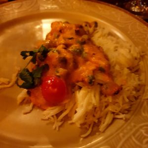 Vegan dush "Find your inner peas" - peas and mushrooms in a creamy mushroom sauce at Mantra in Oslo