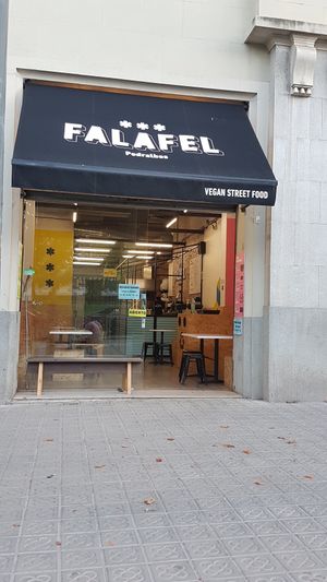 Fachada exterior at Falafel Pedralbes in Barcelona