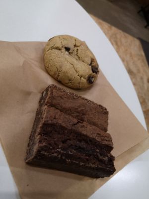 Cookie and brownie at Falafel Pedralbes in Barcelona