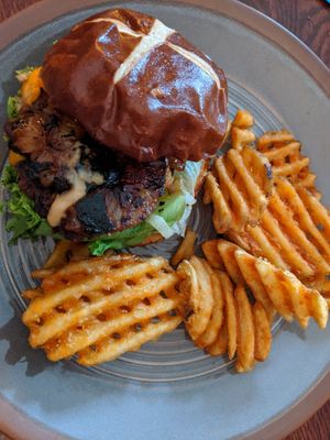 Pineapple Express and waffle fries at Twisted Plants in Cudahy