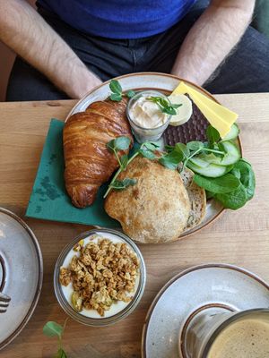 Store morgenmad at Cafe Harepus in Aarhus