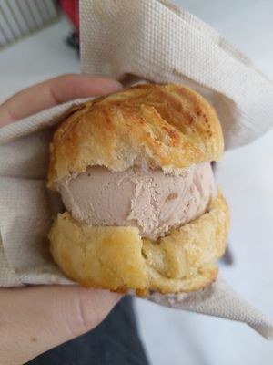 Ice cream sandwich at Cafe Harepus in Aarhus