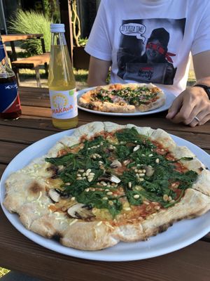 Spinat, Champignons, Pinienkerne und Mamarella at Mama Earth in Salzburg