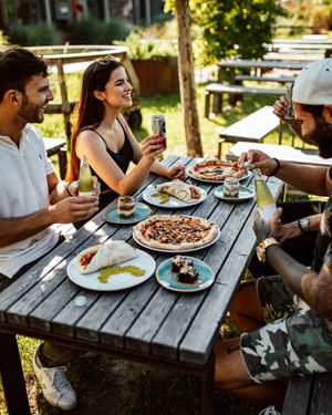 Wir sagen Danke!
Für die grandiose erste Woche in der Markthalle. Wir freuen uns über die vielen neuen Gesichter und die Stammgäste, die nach der langen Wartezeit gleich vorbeig at Mama Earth in Salzburg