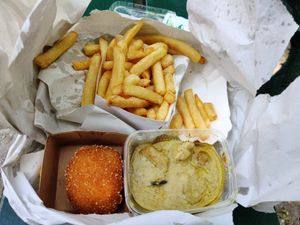 Frietjes met vegan vol-au-vent en een vegan kaaskroket. at Royal Frituur in Bruges