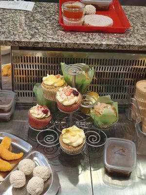vegan cupcakes from Magpies at Royal Frituur in Bruges