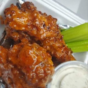 Sweet Chili Wings at Topknotch Vegan Vittles in Independence