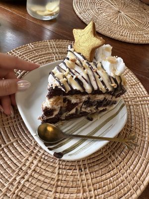 Snickers cakee  at Annie in Koh Samui