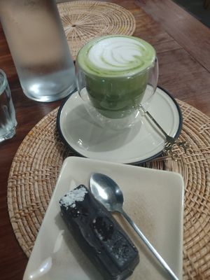 Oat matcha 🍵. Bounty bar 🥥 🍫 at Annie in Koh Samui