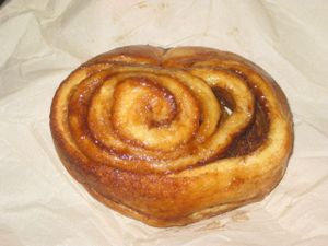 Cinnamon roll at Gopal - Vegan Deli in Barcelona