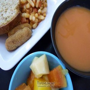 Chili, croquettes, home-made bread, gazpacho, fruit salad. at Gopal - Vegan Deli in Barcelona