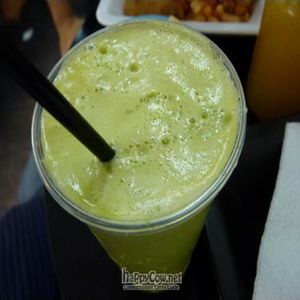 Apple and kiwi juice at Gopal - Vegan Deli in Barcelona