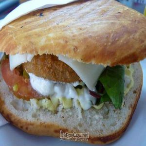 'Chicken' burger at Gopal - Vegan Deli in Barcelona