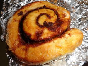 Cinnamon roll at Gopal - Vegan Deli in Barcelona