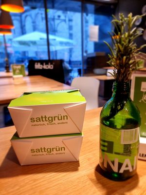 had some cakes as take-away at Sattgrün - Neumarkt in Cologne