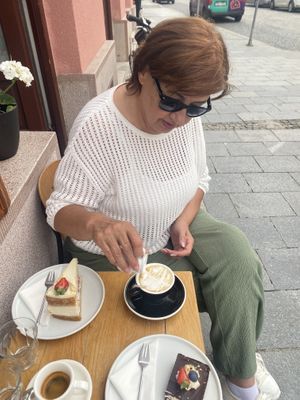 Skvělé zákusky a výborná káva   at Nebe Počká in Prerov