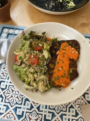 quinoa salad with kimchi pancakes at Zer0 in Manacor