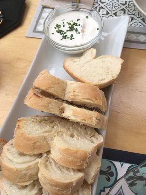 Bread with aioli at Zer0 in Manacor
