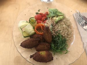 Falafel bowl at Zer0 in Manacor