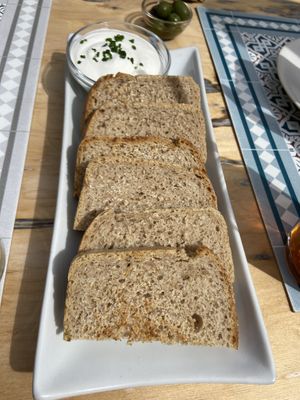 Bread with aioli   at Zer0 in Manacor