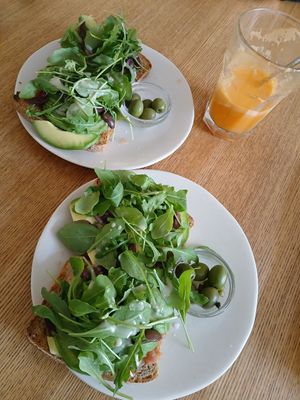 Avocado toast at Zer0 in Manacor