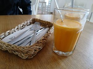 Carrot, orange, apple, ginger juice at Zer0 in Manacor