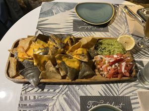 Totopos caseros con queso vegano  at Kanguro Truchero in Bielsa