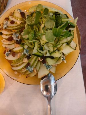 Green salad pear ,walnut, raisins, zucchini and blue cheese. at La Tizna - Casa de Comidas Sostenible in Sevilla