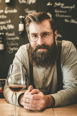 Wine waiter  at La Tizna - Casa de Comidas Sostenible in Sevilla