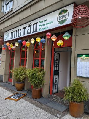 view from outside at Ong Tao Vegan in Frankfurt