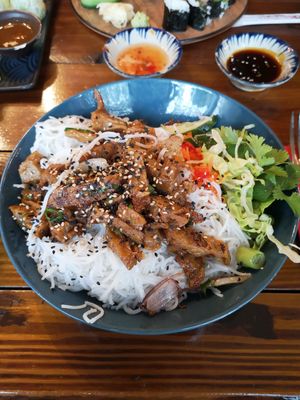 Nr. 17 :marinierter Seitan auf Reisnudeln at Ong Tao Vegan in Frankfurt