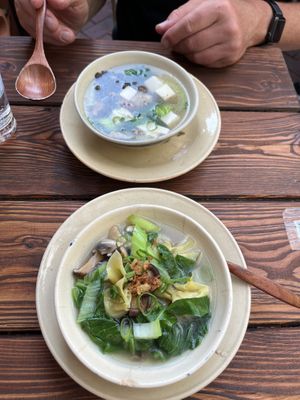 Beide Vorspeisensuppen  at Ong Tao Vegan in Frankfurt