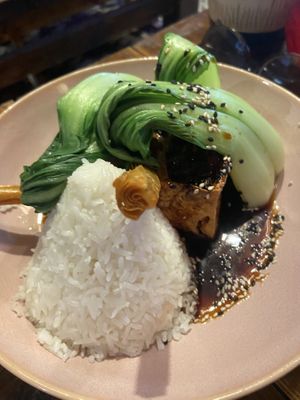 Tofu mit Pilzen und süßer Sesam-Soja-Soße 😋  at Ong Tao Vegan in Frankfurt