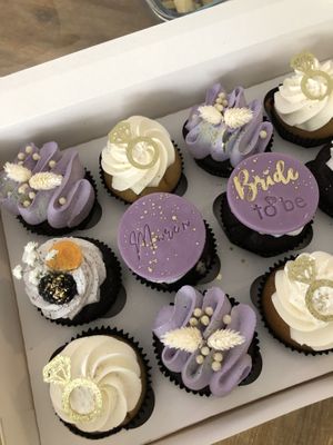 Oreo / mango-passion fruit / chocolate-raspberry   at Cupcakes & Bagels in Stuttgart